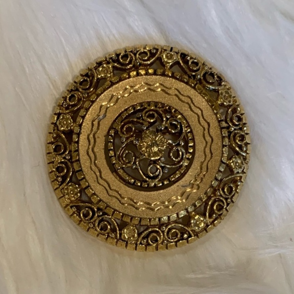 NWOT gold medallion brooch